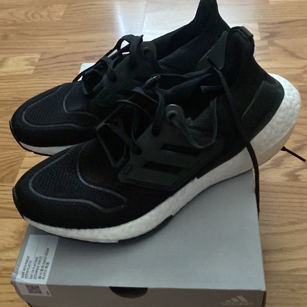 Women’s Adidas Ultraboost running shoe 7.5